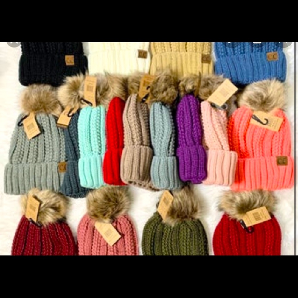 Pom Pom snow hat 🥰